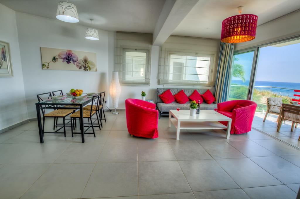 Beachfront Trident Protaras Buitenkant foto