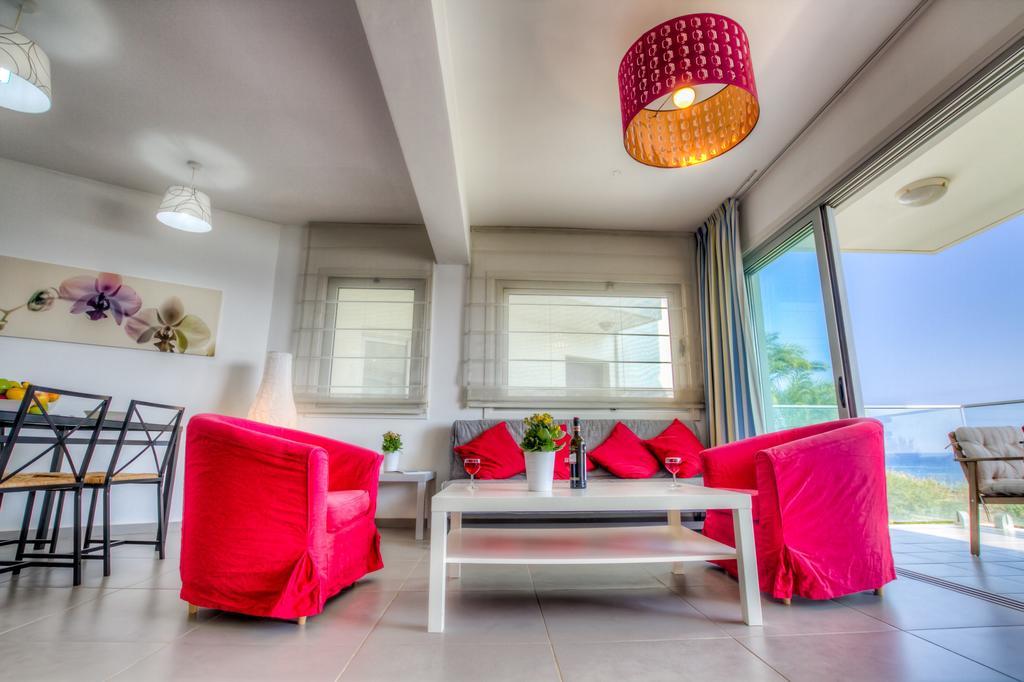Beachfront Trident Protaras Buitenkant foto