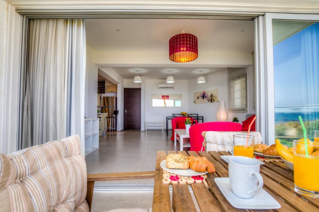 Beachfront Trident Protaras Buitenkant foto
