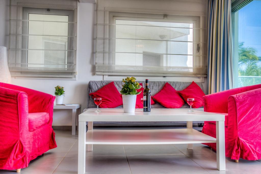 Beachfront Trident Protaras Buitenkant foto