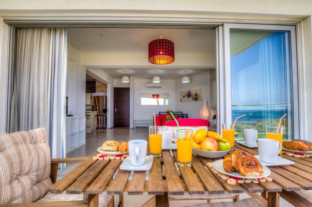 Beachfront Trident Protaras Buitenkant foto