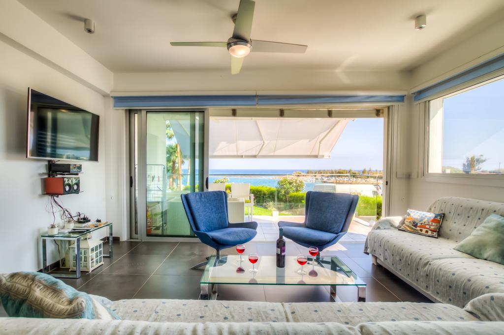 Beachfront Trident Protaras Buitenkant foto