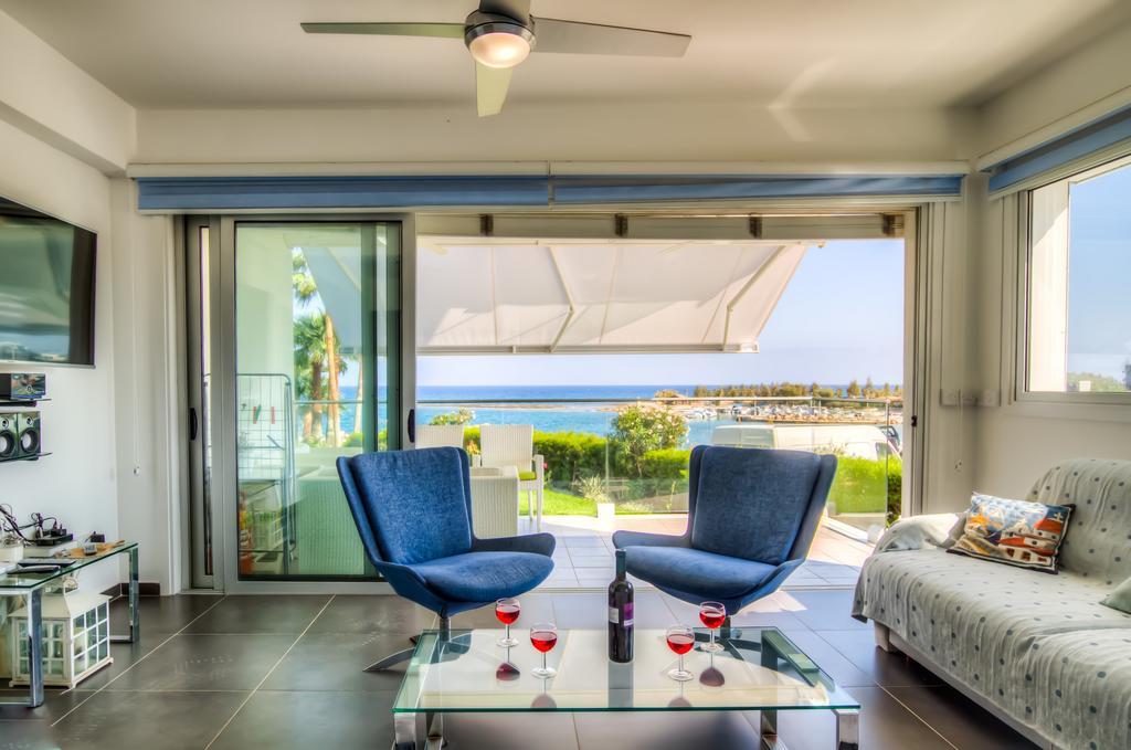 Beachfront Trident Protaras Buitenkant foto