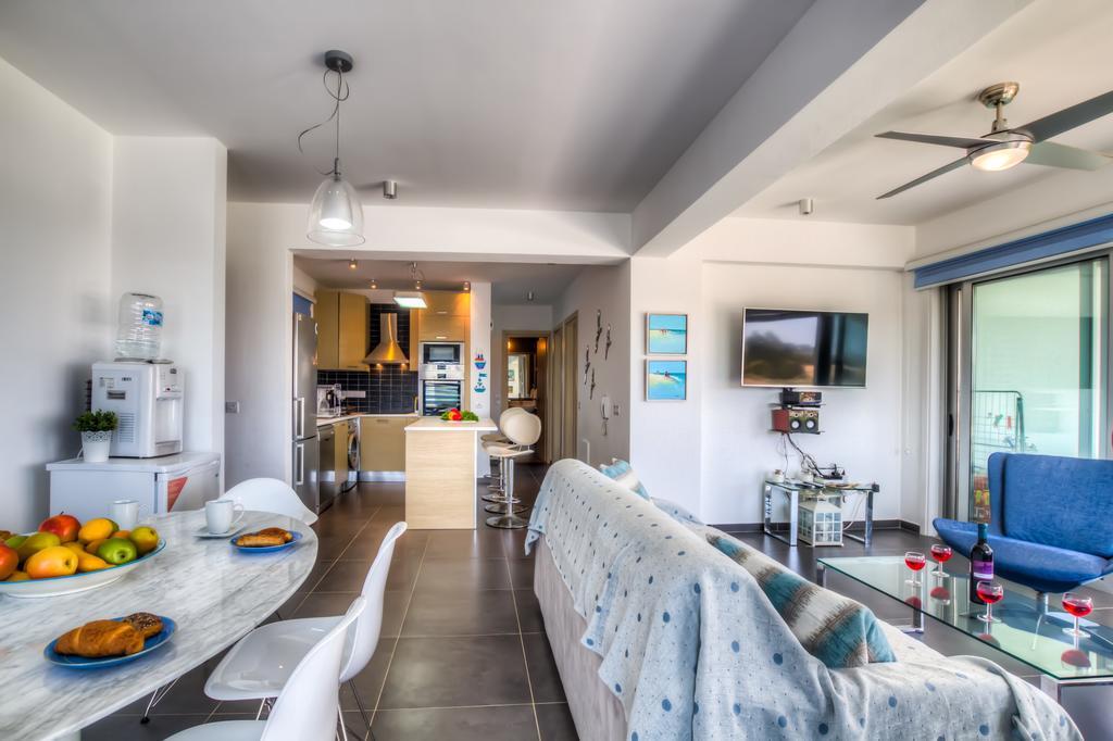 Beachfront Trident Protaras Buitenkant foto