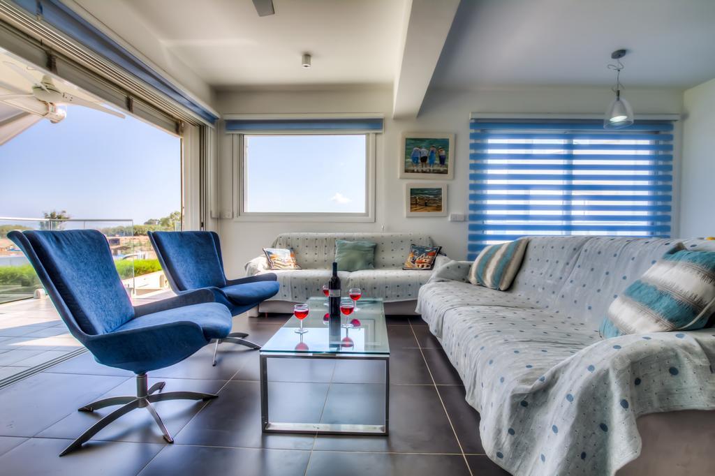 Beachfront Trident Protaras Buitenkant foto