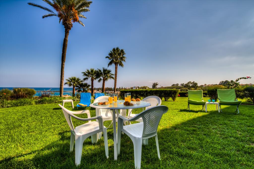 Beachfront Trident Protaras Buitenkant foto