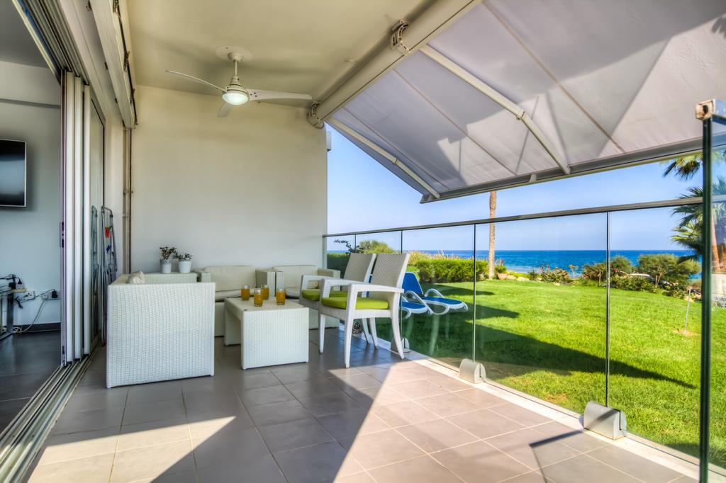 Beachfront Trident Protaras Buitenkant foto
