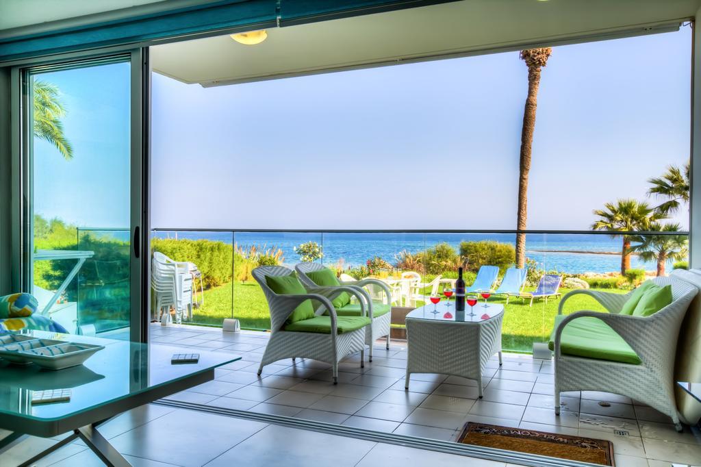 Beachfront Trident Protaras Buitenkant foto