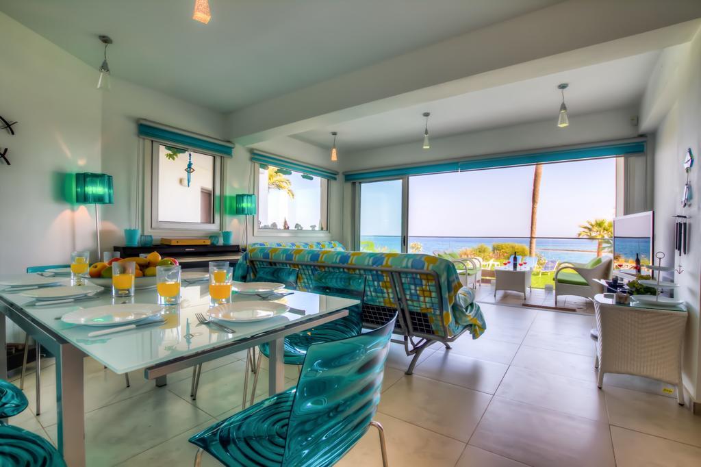 Beachfront Trident Protaras Buitenkant foto